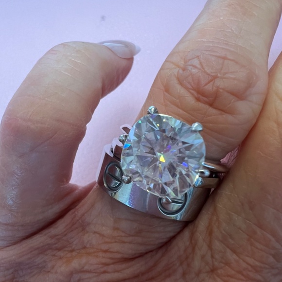 HPHT DIAMOND ENGAGEMENT RING - Picture 8 of 9